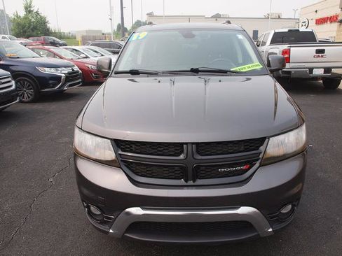 Used 2019 Dodge Journey Crossroad w/ Nav & Sun Group FWD image 4