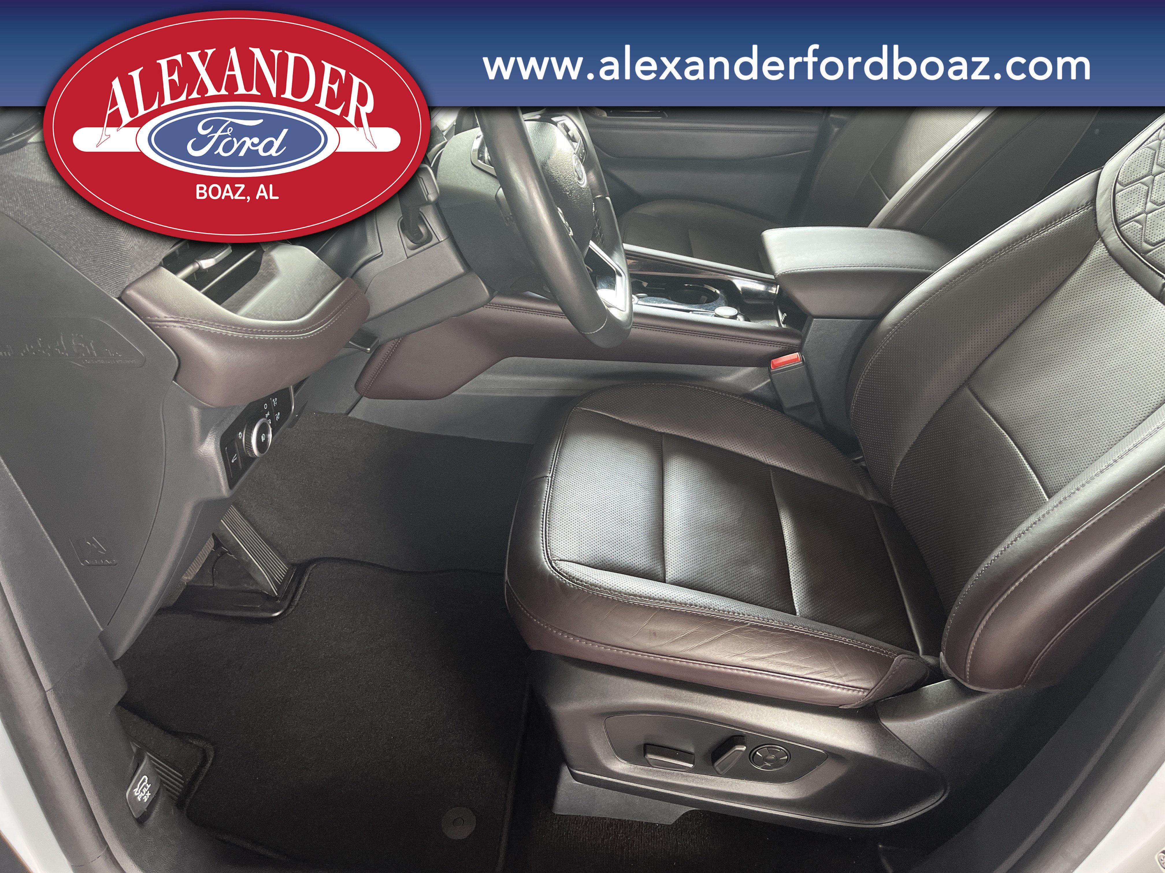 Used 2025 Ford Explorer Platinum w/ LUX Leather Package AWD/4WD image 9