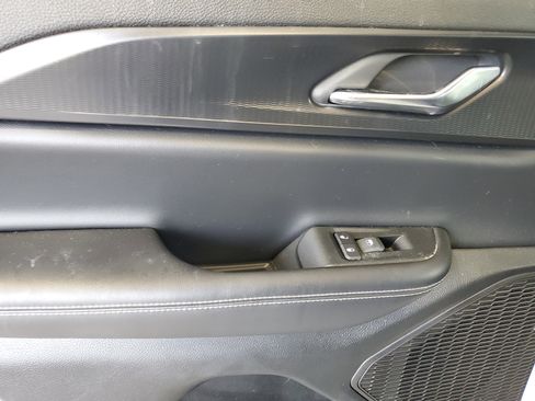 Used 2024 Jeep Grand Cherokee Laredo image 13