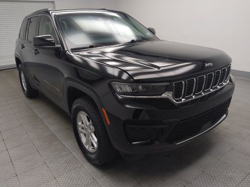 Used 2023 Jeep Grand Cherokee Laredo w/ Luxury Tech Group I AWD/4WD image 13