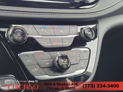New 2026 Chrysler Pacifica Select FWD image 28