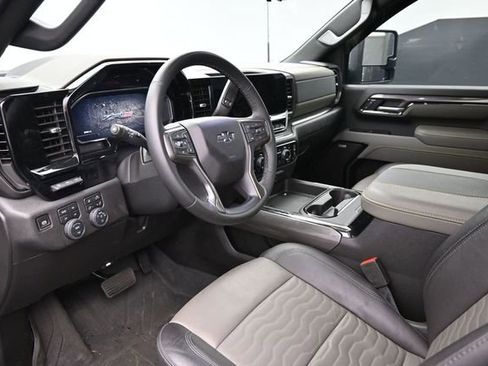 Used 2025 Chevrolet Silverado 2500 ZR2 w/ Technology Package AWD/4WD image 12