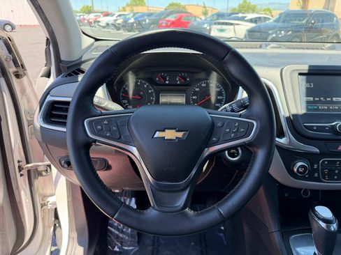 Used 2018 Chevrolet Equinox LT FWD image 9