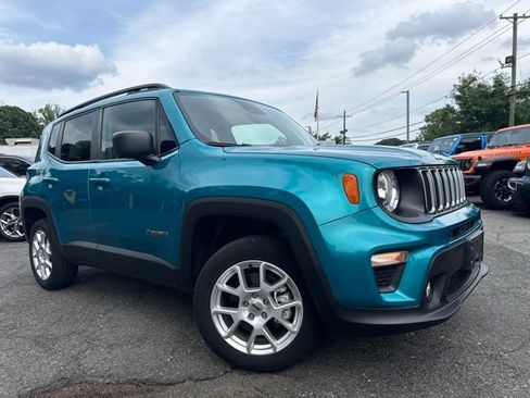 Used 2022 Jeep Renegade Latitude w/ Convenience Group AWD/4WD image 1