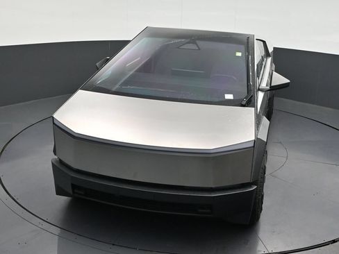 Used 2024 Tesla Cybertruck AWD Crew Cab image 21