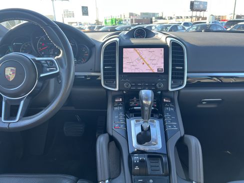 Used 2018 Porsche Cayenne Platinum Edition image 31