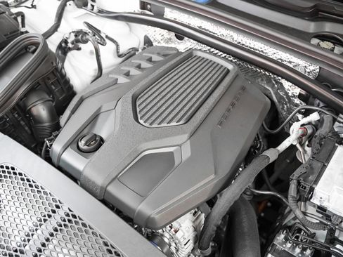 New 2026 Porsche Macan image 12