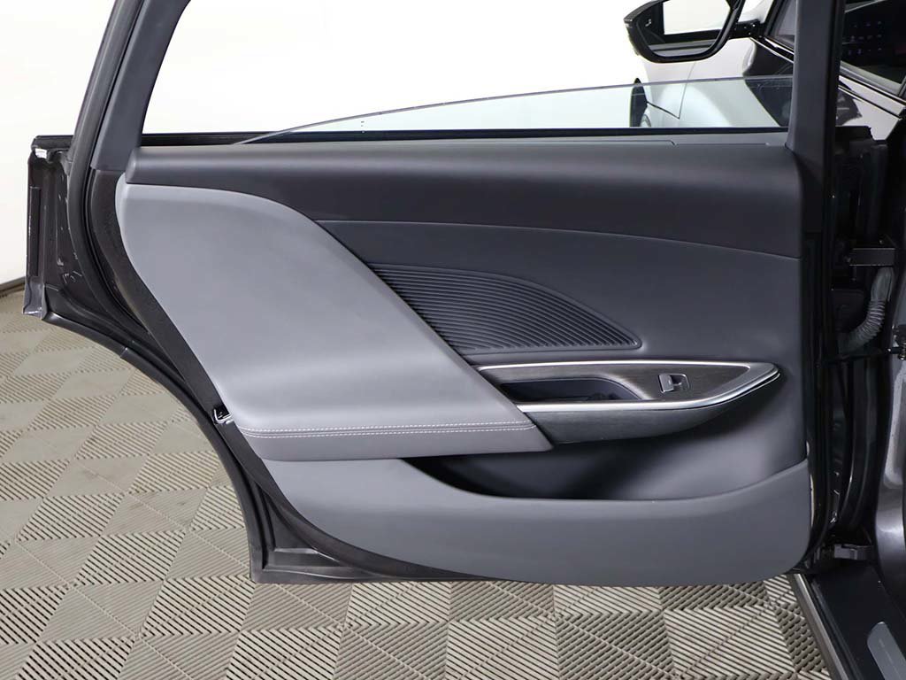 Used 2023 Lucid Air Touring AWD/4WD image 28