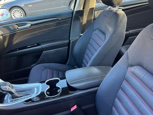 Used 2016 Ford Fusion SE FWD image 10