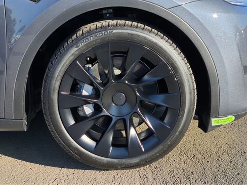 Used 2023 Tesla Model Y Long Range image 7