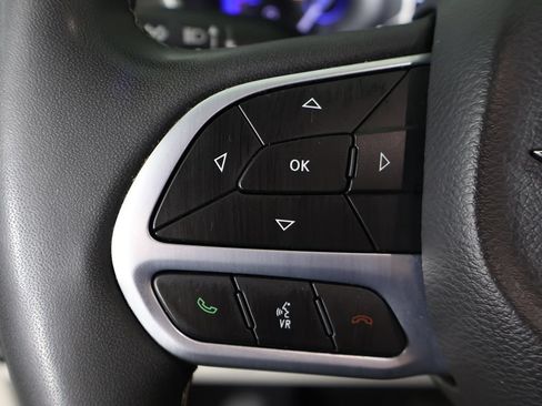 Used 2024 Chrysler Pacifica Touring-L FWD image 43