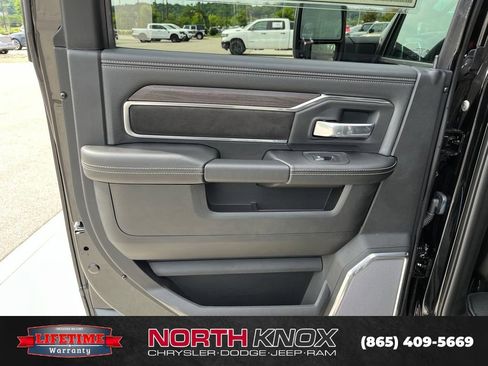 New 2026 RAM 2500 Laramie AWD/4WD image 17