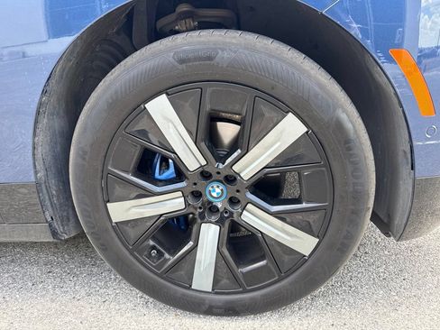 Used 2023 BMW iX xDrive50 w/ Sport Package AWD/4WD image 7