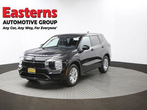 Used 2025 Mitsubishi Outlander ES image 55