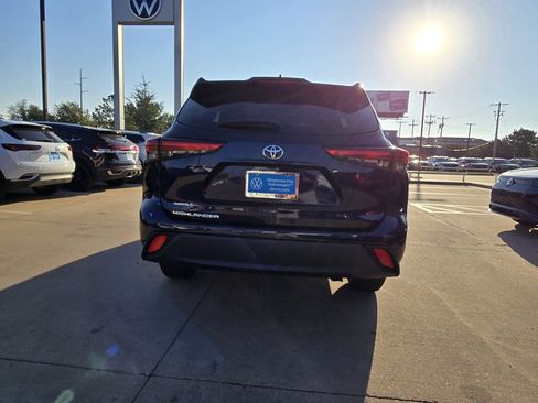 Used 2023 Toyota Highlander L image 6