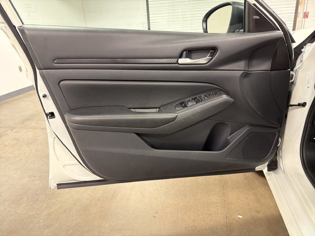 Used 2025 Nissan Altima 2.5 SV FWD image 21