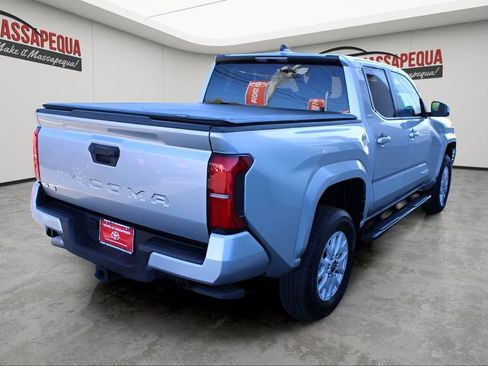 Used 2025 Toyota Tacoma SR5 AWD/4WD image 5