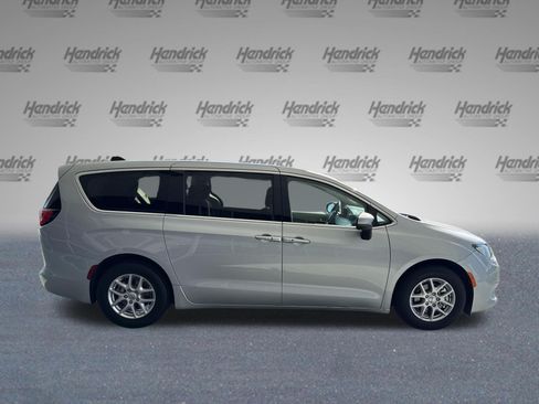 Used 2023 Chrysler Voyager LX FWD image 10