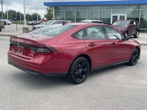 Used 2025 Honda Accord SE image 6