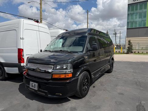 Used 2017 Chevrolet Express 2500 image 32