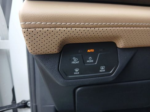 Used 2024 Volkswagen Atlas Cross Sport SE w/ Panoramic Sunroof Package FWD image 11
