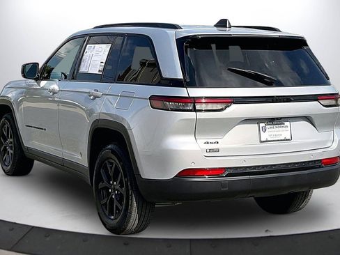 Certified 2025 Jeep Grand Cherokee Altitude AWD/4WD image 7