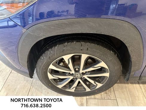 Used 2024 Toyota Corolla Cross XLE image 12