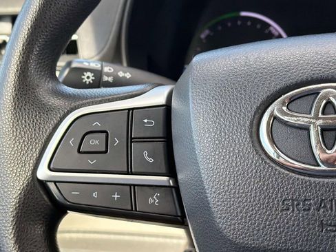 Certified 2021 Toyota Sienna LE image 12