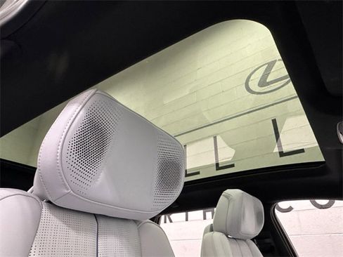 Used 2024 Cadillac Lyriq Luxury image 10