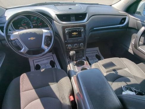 Used 2017 Chevrolet Traverse LT w/ Style and Technology Package FWD image 15