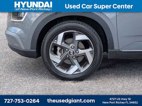 Certified 2022 Hyundai Venue Limited w/ Cargo Package FWD image 10