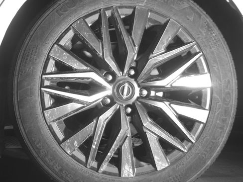 Used 2025 Nissan Altima 2.5 SV FWD image 14