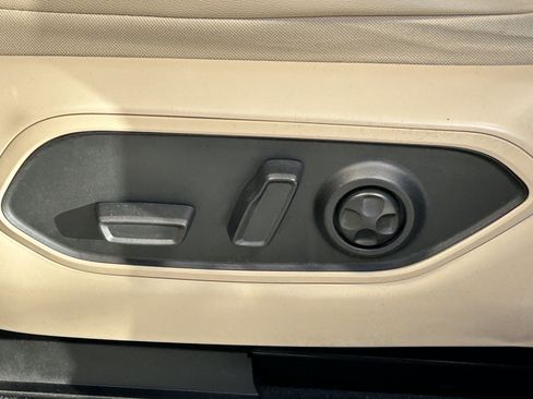 Certified 2023 Jeep Grand Cherokee L Limited w/ Luxury Tech Group II image 21