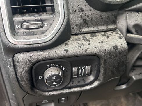 Used 2023 RAM 1500 Laramie AWD/4WD image 8