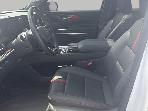 Certified 2025 Chevrolet Traverse RS w/ LPO, Floor Liner Package AWD/4WD image 20