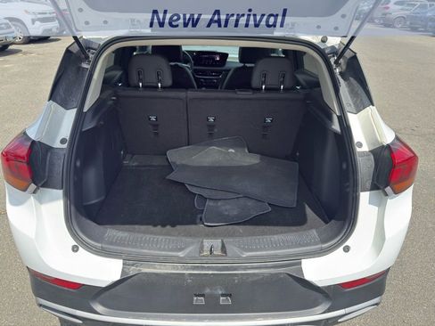 Used 2025 Buick Encore GX Preferred AWD/4WD image 6