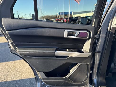 Used 2022 Ford Explorer XLT w/ Equipment Group 202A image 30