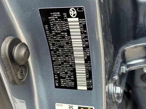 Used 2025 Toyota Corolla LE FWD image 30
