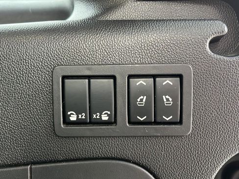 Used 2016 GMC Yukon XL SLT image 24