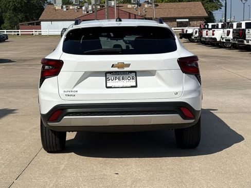 Used 2025 Chevrolet Trax LT w/ LT Convenience Package FWD image 4