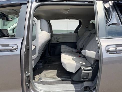 Used 2023 Toyota Sienna LE FWD image 15