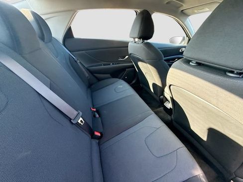 Used 2025 Hyundai Elantra SE FWD image 25