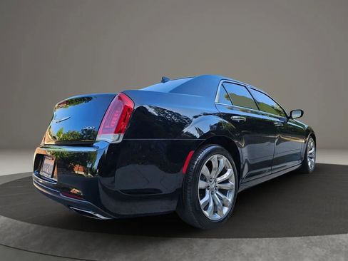 Used 2018 Chrysler 300 Limited image 10