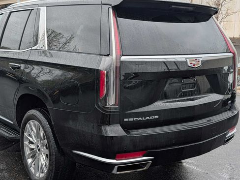 Used 2024 Cadillac Escalade Premium Luxury w/ LPO, Floor Liner Package AWD/4WD image 18