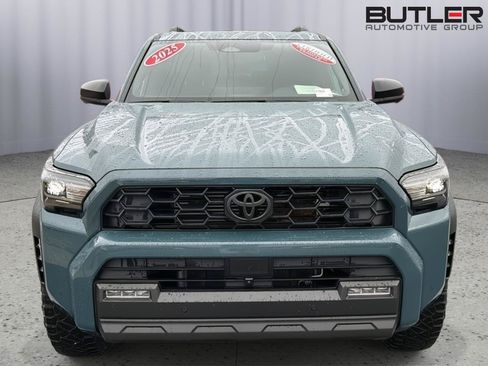 Certified 2025 Toyota 4Runner TRD Off-Road Premium AWD/4WD image 9
