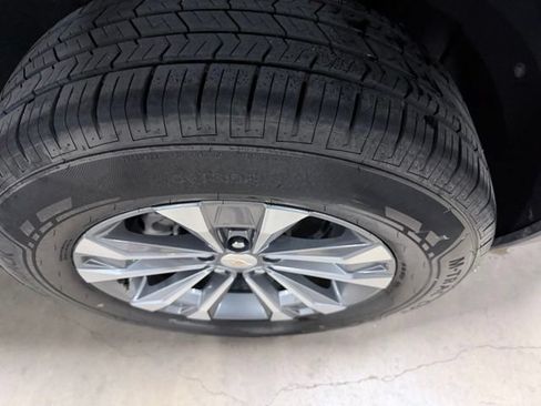 Used 2025 Chevrolet Equinox LT w/ Convenience Package II FWD image 9
