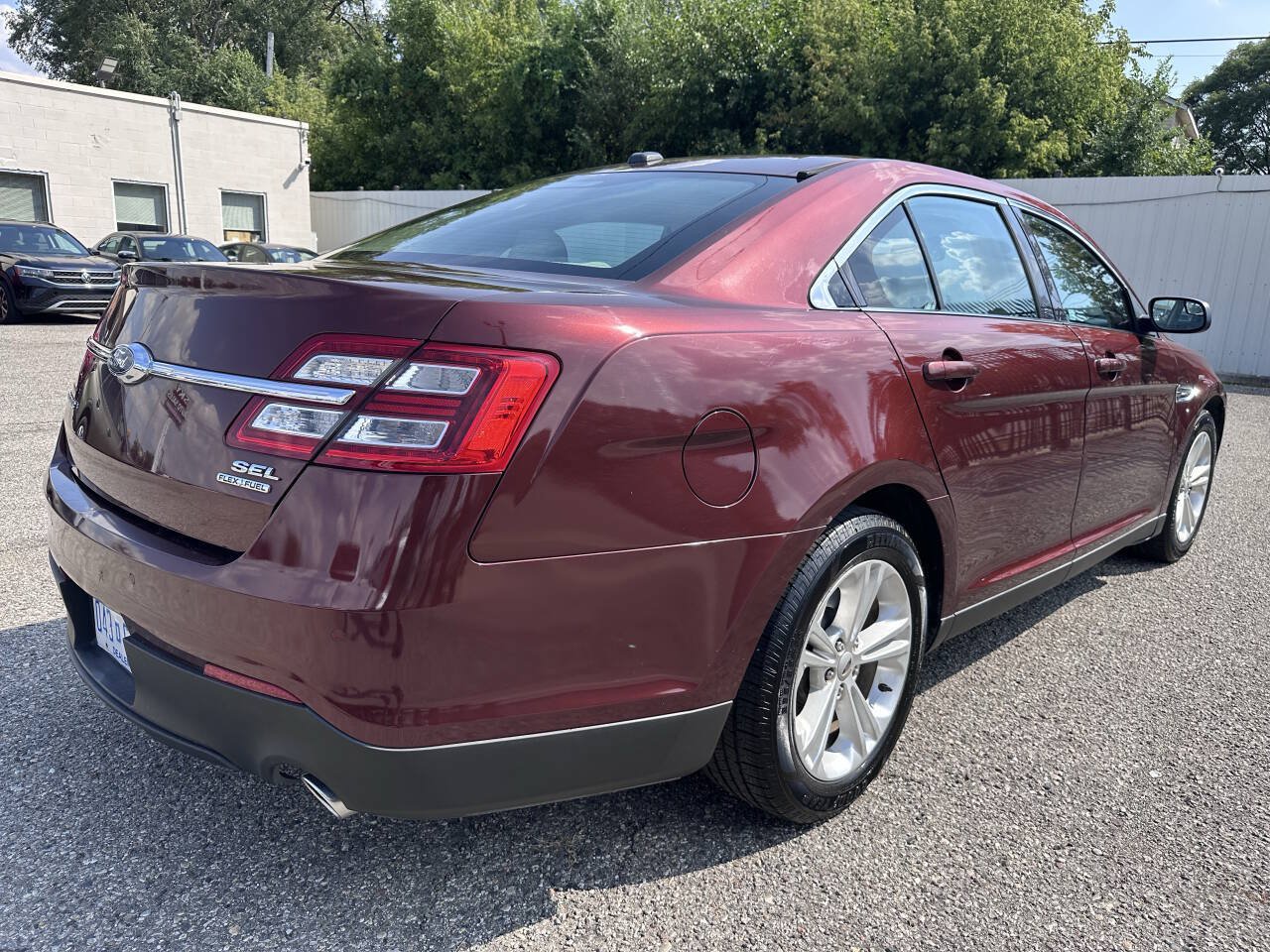 Used 2016 Ford Taurus SEL w/ Equipment Group 201A FWD image 7