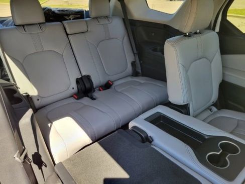 Used 2025 Honda Pilot EX-L image 8