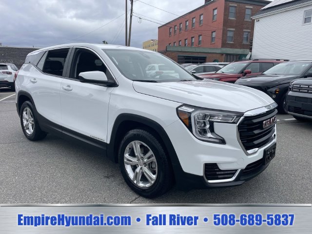 Used 2024 GMC Terrain SLE FWD image 2