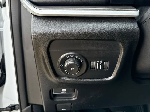 Used 2024 Jeep Grand Cherokee L Limited w/ Luxury Tech Group II image 14